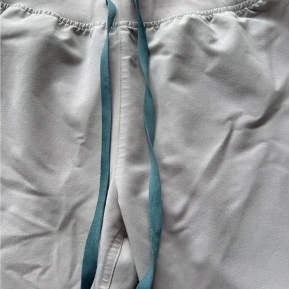 FIGS scrubs - Picture 2 of 9